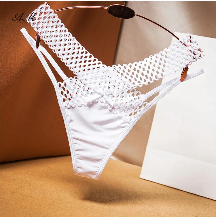 Collection of Culotte Élégante avec Décoration Ajourée in a gallery layout