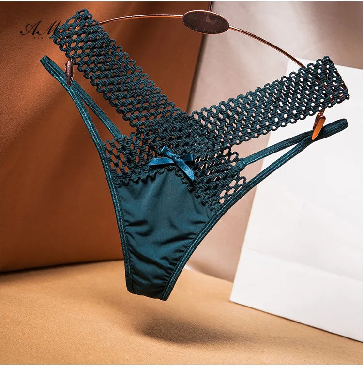 Collection of Culotte Élégante avec Décoration Ajourée in a gallery layout