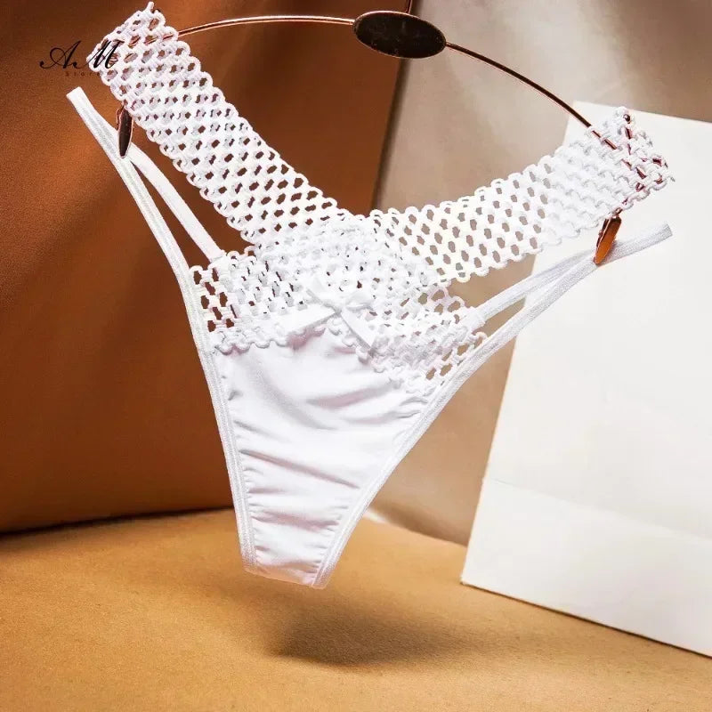 Collection of Culotte Élégante avec Décoration Ajourée in a gallery layout