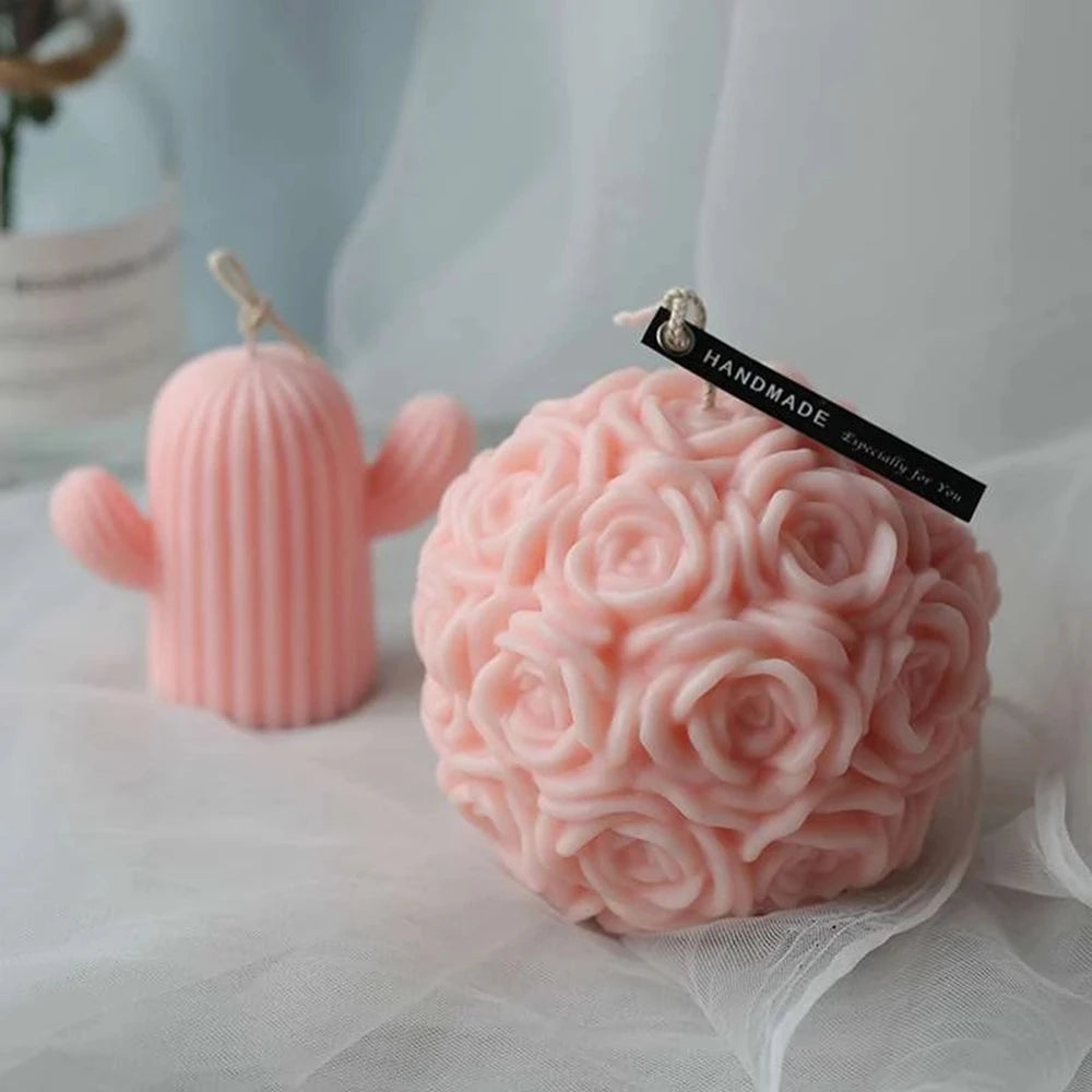 Collection of Bougie en Forme de Rose Parfumée in a gallery layout