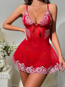 Collection of Robe en dentelle florale pour femmes. in a gallery layout